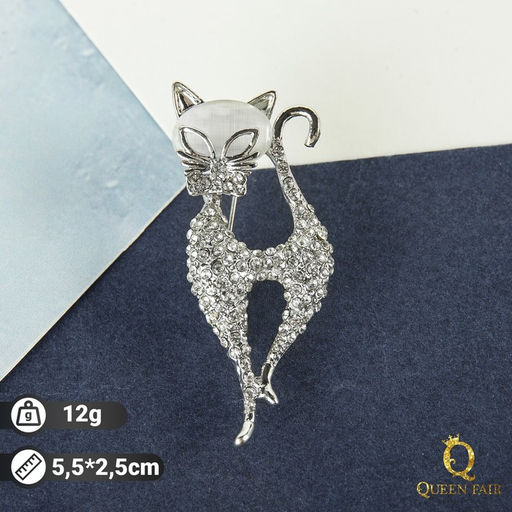 Брошь Кошка изящная с бантом, цвет белый в серебре