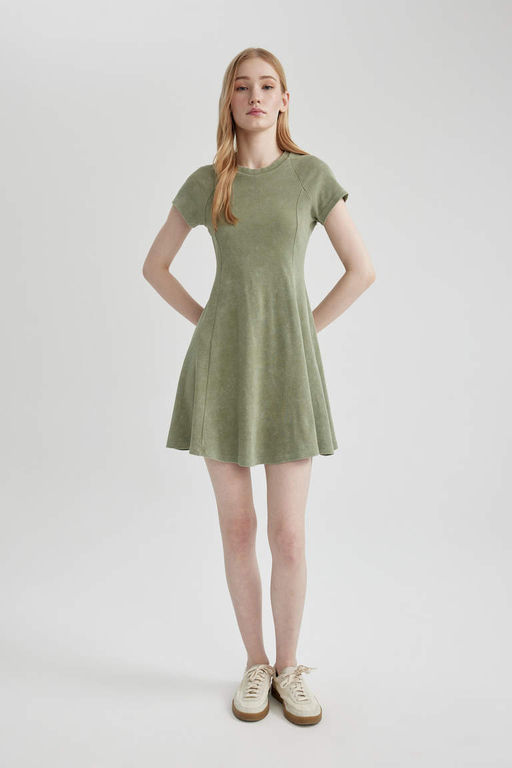 Мини-платье трапециевидной формы в рубчик с короткими рукавами и выцветшим эффектом - Defacto фото 5