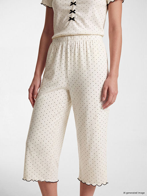 V Yaka Puantiyeli Kad?n Kaprili Pijama Tak?m?