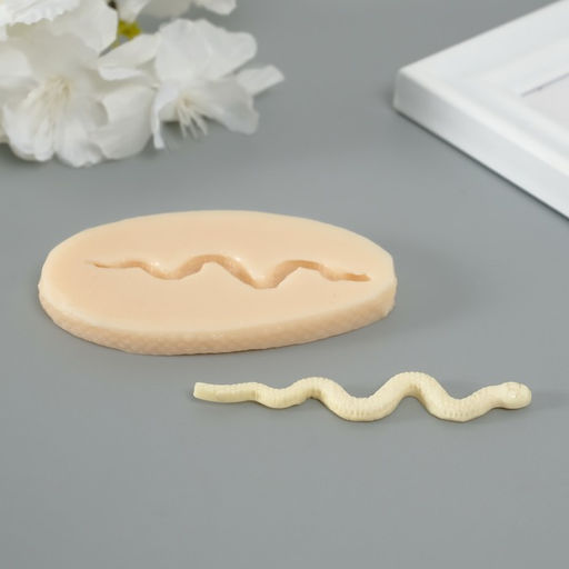 Силиконовый молд, форма для заливки «Змейка», 0.3×6.5×1.3 см