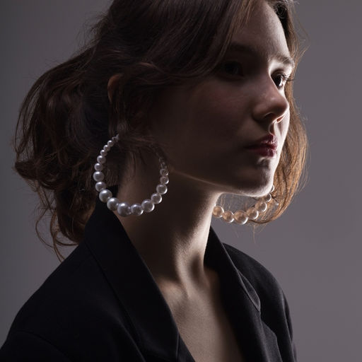 Серьги-кольца Нежность жемчуга кольца крупные, цвет белый в золоте, d=8 см - Queen fair фото 6