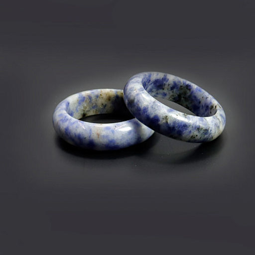 Кольцо из камня гладкое Содалит привлекает достаток размеры 16-19мм