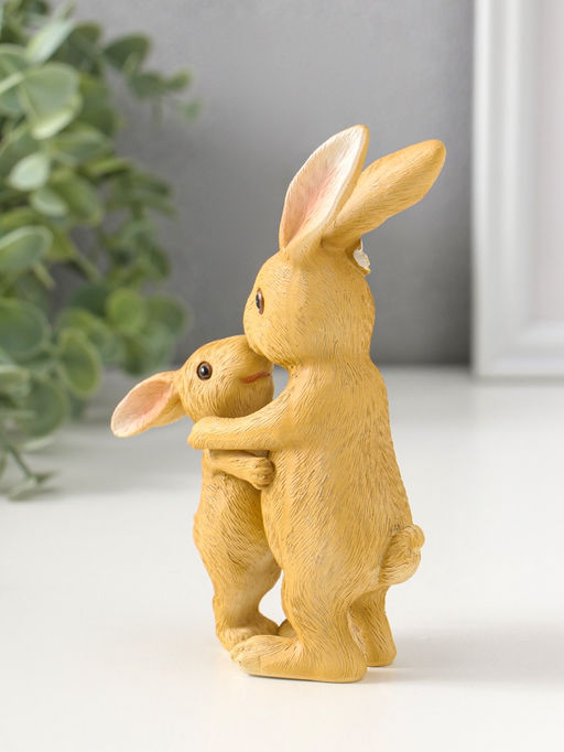 Фигурка полистоун Мама зайка в цветочном венке обнимает малыша, 15 см