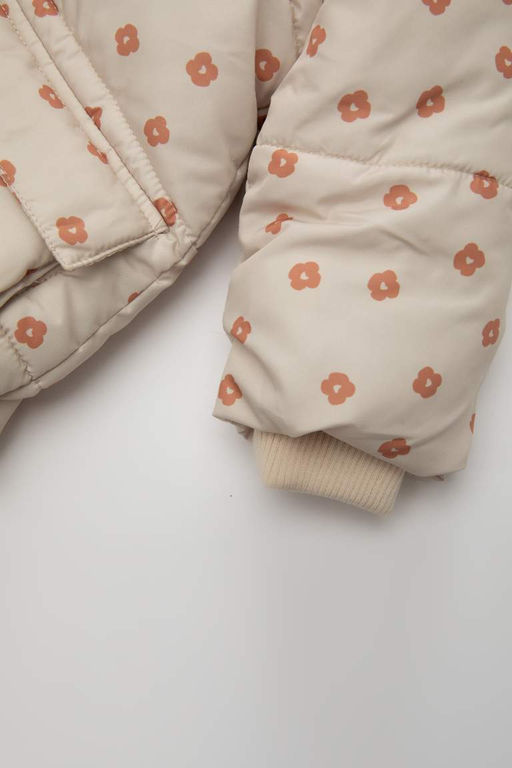 Пуховик с капюшоном и цветочным принтом для маленьких девочек - Defacto фото 3