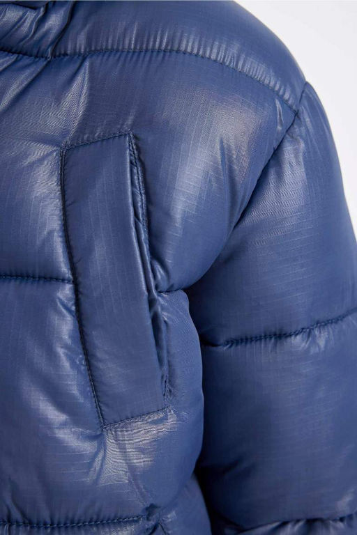 Водоотталкивающее пальто с капюшоном и карманами на молнии для мальчика - Defacto фото 8