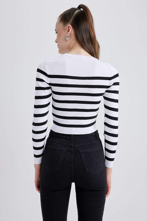 Укороченный свитер в полоску приталенного кроя с круглым вырезом - Defacto фото 8