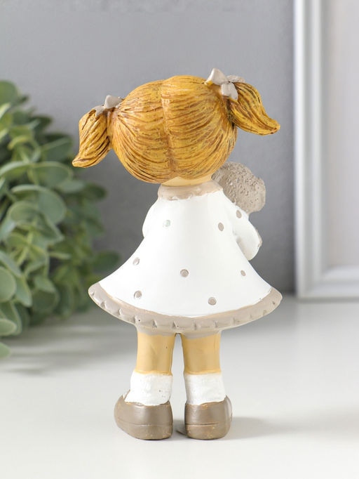 Фигурка полистоун «Девочка с хвостиками в белом платье в горох, с щенком», 8.5×5.5×13 см