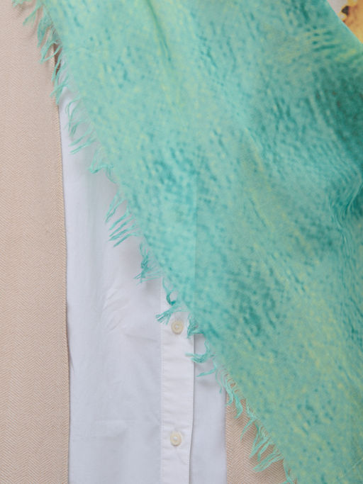 Палантин с бахромой. Рисунок нанесен вручную