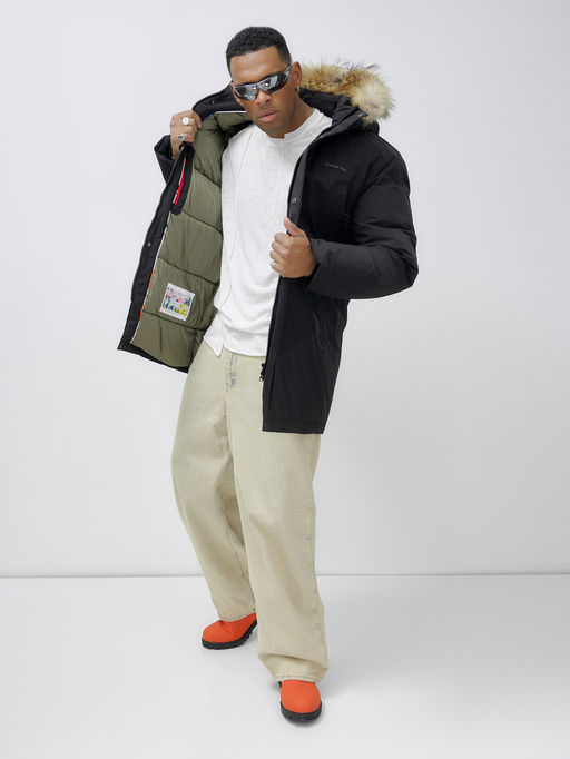 Парка зимняя с мехом черного цвета до - 30