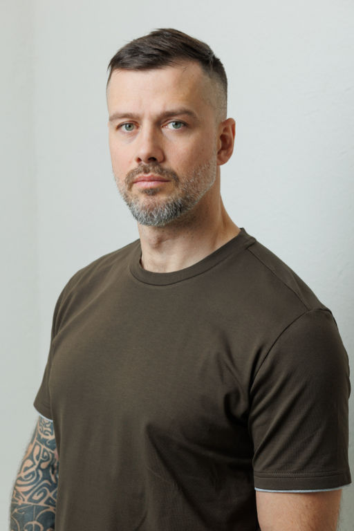 Спортивная футболка с короткими втачными рукавами