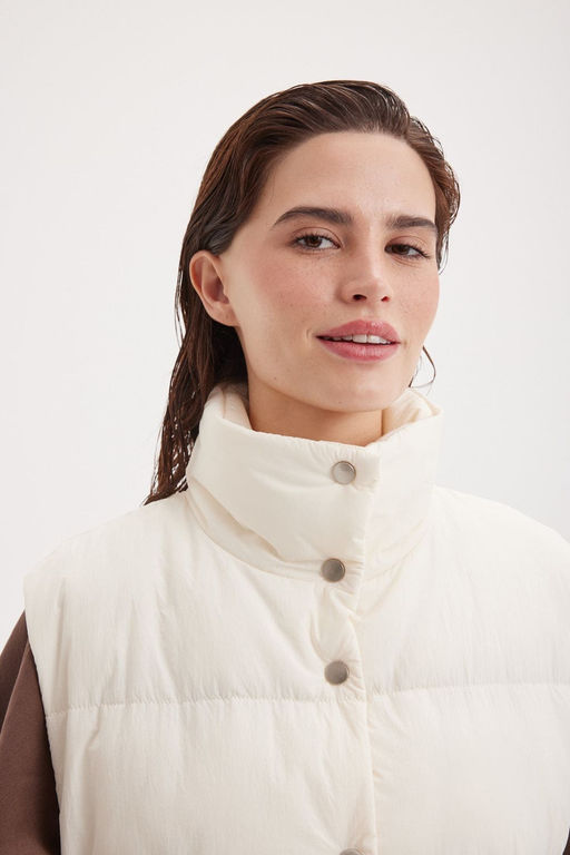 Жилет стеганый "Белый кварц" женский