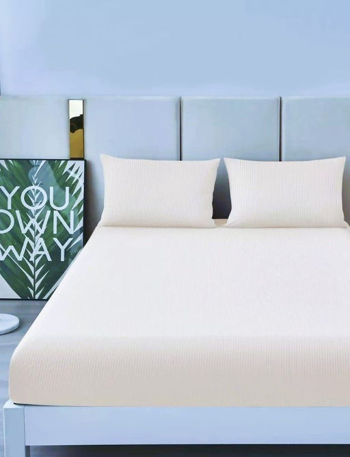 Простыня на резинке 160x200 С НАВОЛОЧКАМИ 50х70 см Мерцана Страйп-сатин (Кремовый)