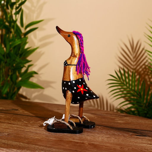 Сувенир «Утка на пляже», 25 см, дерево