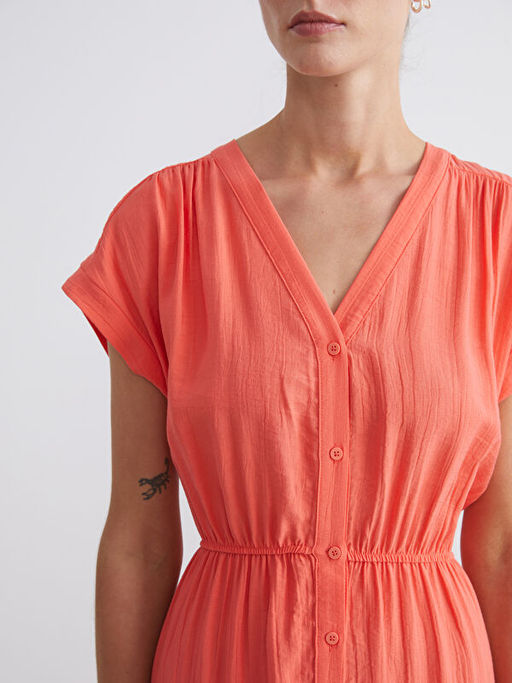 V Yaka Dokulu Belden Oturtmal? Elbise