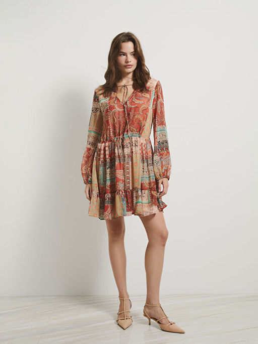 Ba?lamal? Yaka Desenli Elbise