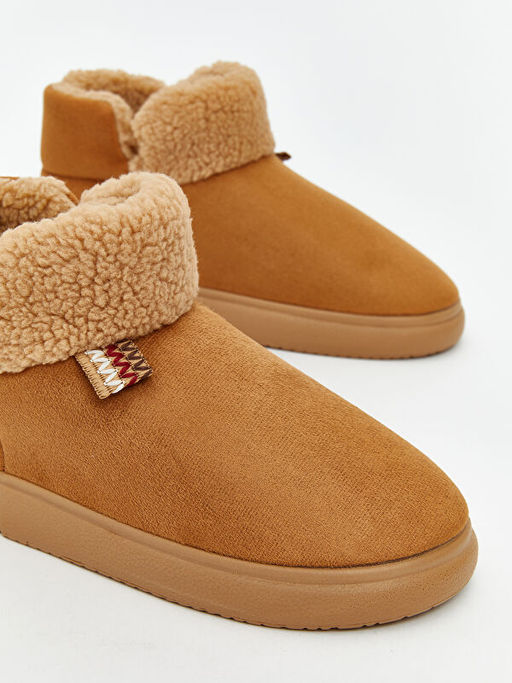 S?et G?r?n?ml? Kad?n Ev Botu