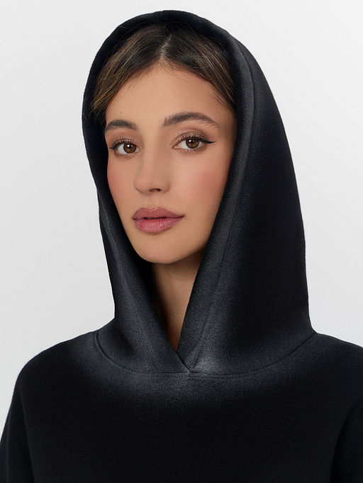 Худи женское черное с начесом и надписью Revolt - Mark formelle фото 4