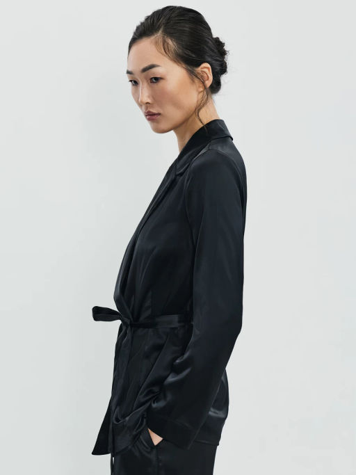 Атласная блузка с отложным воротником и поясом / Zarina