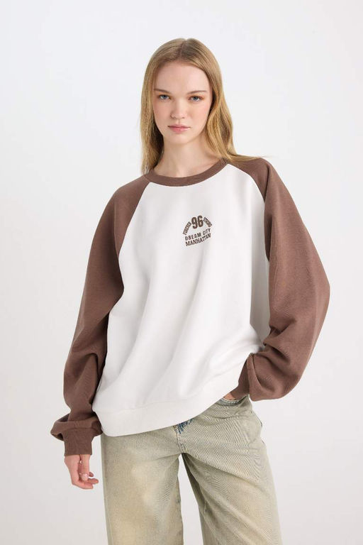 Женская классная толстовка свободного покроя с круглым вырезом и цветным принтом - Defacto фото 3