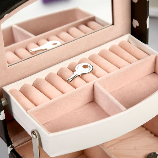 Шкатулка для украшений Сердечки на чёрном, кожзам, с замком и ключом, 11?16?13 см