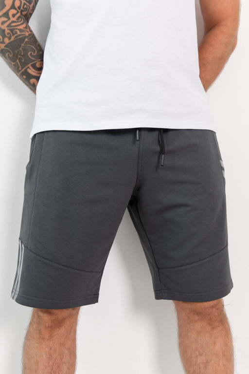 Спортивные шорты