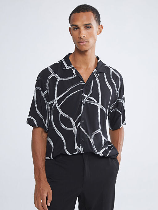 Regular Fit Resort Yaka K?sa Kollu Desenli Viskon Erkek G?mlek