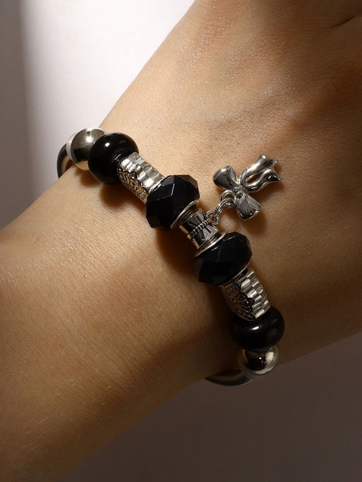 Цена за 2 шт. Браслет с шармами «Марджери» бант, чёрный в серебре, d=6.5 см