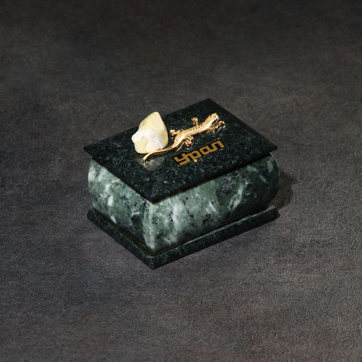 Шкатулка для украшений «Урал» прямоугольная, змеевик, с декоративным камнем, 7.5×5.5×5.5 см