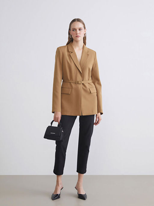 Beli Kemerli Kad?n Blazer Ceket