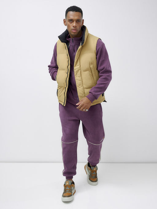 Жилет мужской утепленный спортивный бежевого цвета 15326B