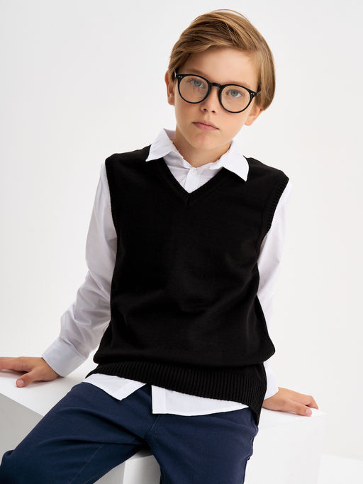 Черный вязаный жилет для мальчика
