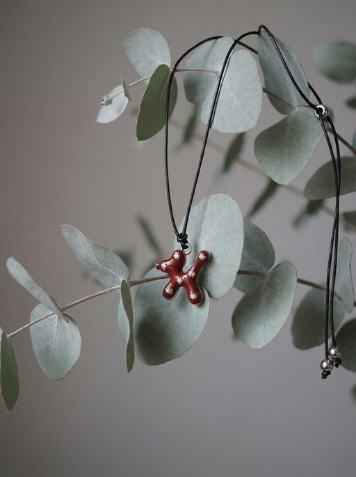 Кулон на шнурке