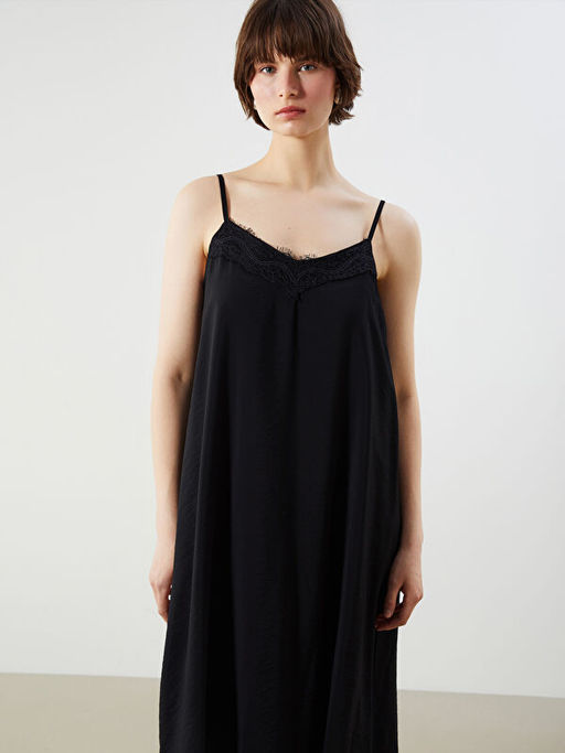 V Yaka Dantel Detayl? Elbise