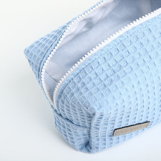 Косметичка женская на молнии TEXTURA, объёмная, средняя, мягкая, вафельная текстура, голубая  фото 9