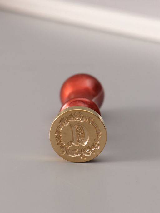 Печать для сургуча с пластиковой ручкой «Венок с буквой D», 2.5×2.5×6.3 см