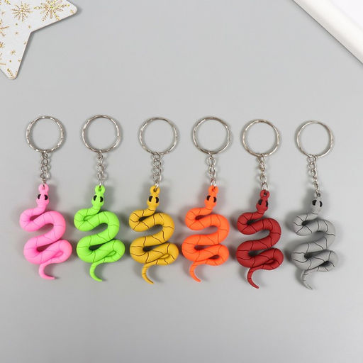 Цена за 2 шт. Брелок резина "Змейка с сердечками в глазах" 5х4 см