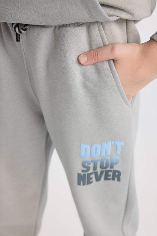 Спортивные штаны стандартного кроя для мальчиков с принтом и эластичным поясом - Defacto фото 5