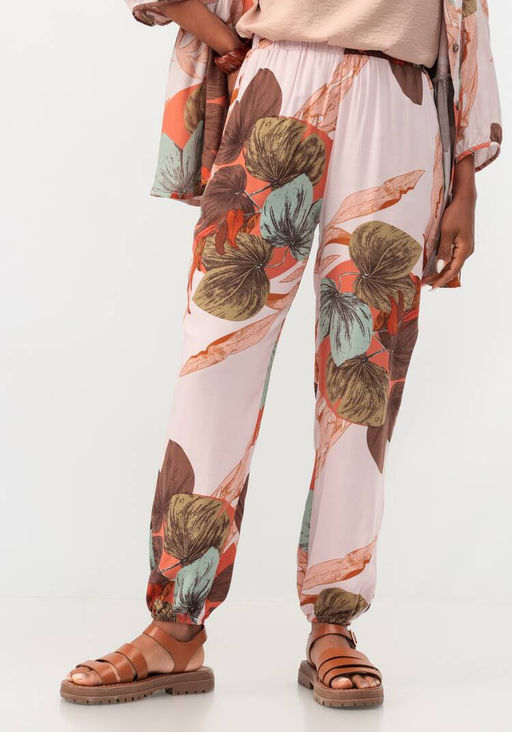 Брюки бананы с цветочным принтом бежевый