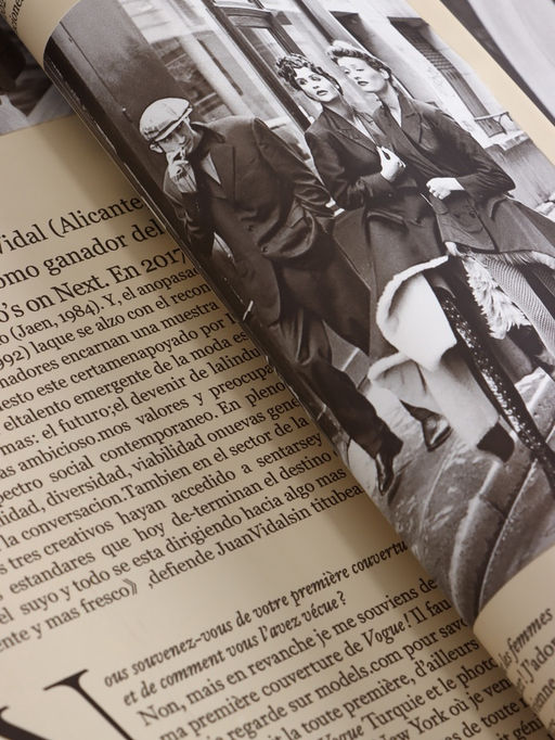 Цена за 20 шт. Пленка флористическая для цветов «Газета моды» 65 мкм, крафт, 50×57±1 см