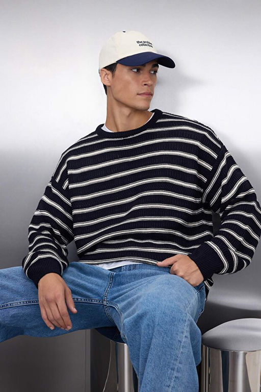 Lacivert Casual Unisex Bisiklet Yaka _izgili Triko Kazak TMNAW25KZ00025 - Trendyolmilla фото 2