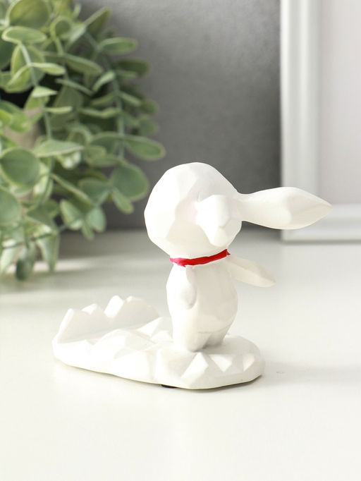 Сувенир полистоун подставка для телефона "Зайка с шейным красным платком" 6,5х9х8,5 см
