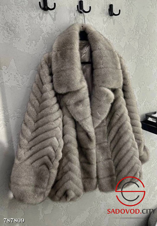 Женская короткая искусственная шуба