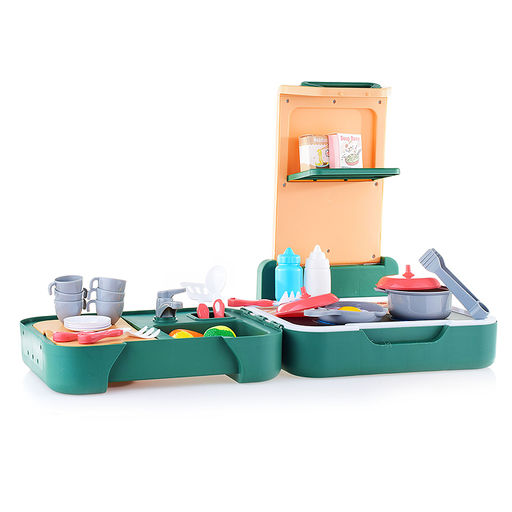 Набор посуды с продуктами, в чемодане