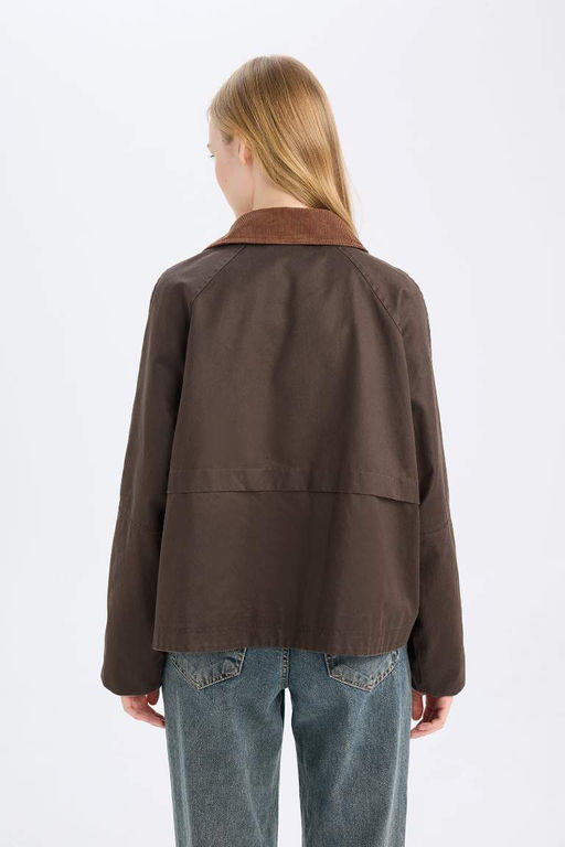 Классический покрой, воротник-поло, карманы на кнопках, вощеная бархатная сезонная тонкая куртка, пальто - Defacto фото 10