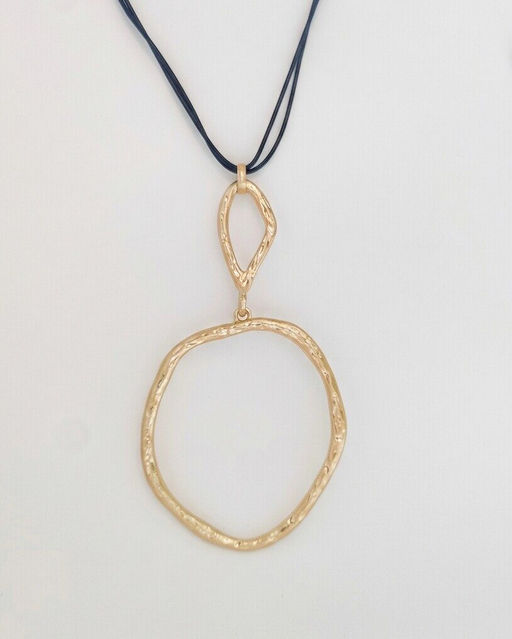 Кулон на шнурке