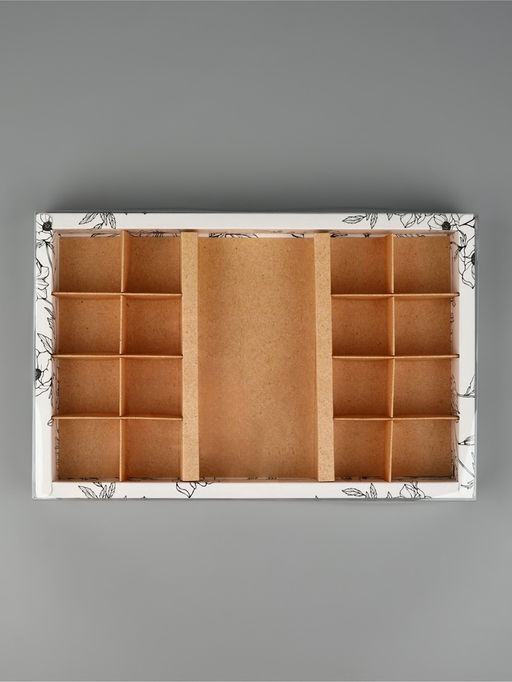 Цена за 5 шт. Коробка под 16 конфет и шоколад, кондитерская упаковка С любовью 28.5?18.5?3 см