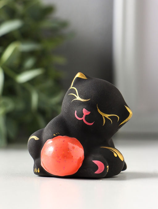 Фигура "Котик с мячом" 5,5 см, чёрный