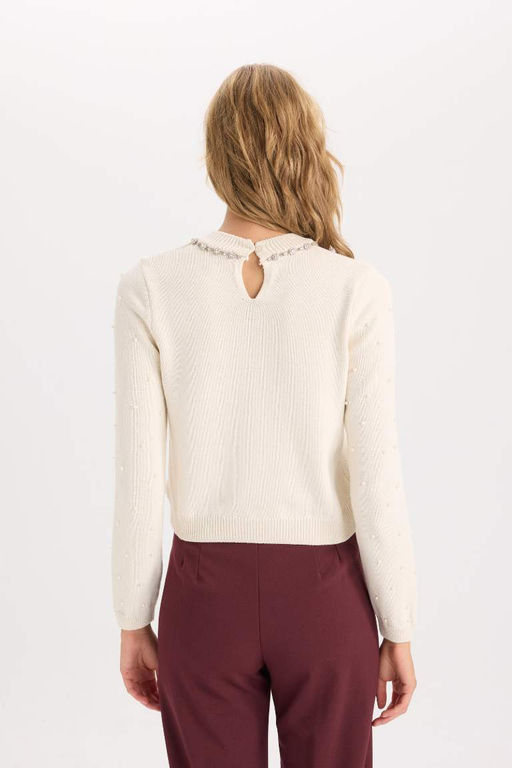 Женский трикотажный свитер обычного кроя с круглым вырезом и жемчугом - Defacto фото 6