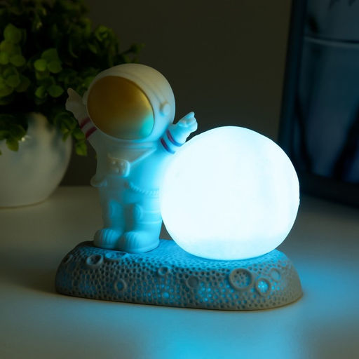 Фигурка светящаяся RISALUX «Крутой космонавт», LED-ночник, 2 Вт, RGB, от батареек 3×LR44, бело-золотой, 11×6×11 см