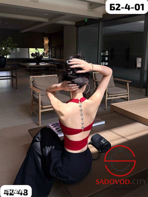 Топ с тонким паралоном